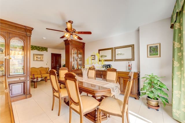4 soverom Leilighet til salgs i Los Cristianos, Arona med svømmebasseng garasje - € 1 250 000 (Ref: 10158052)