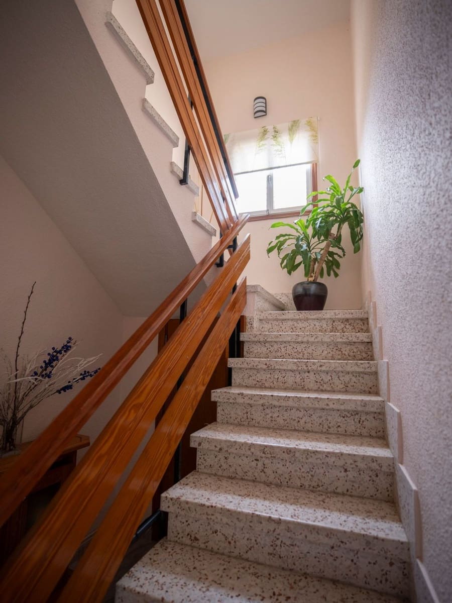 5 bedroom Villa for sale in Guimar with garage - € 469,000 (Ref: 10158054)