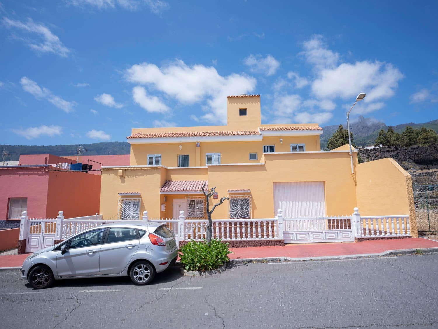 5 bedroom Villa for sale in Guimar with garage - € 469,000 (Ref: 10158054)