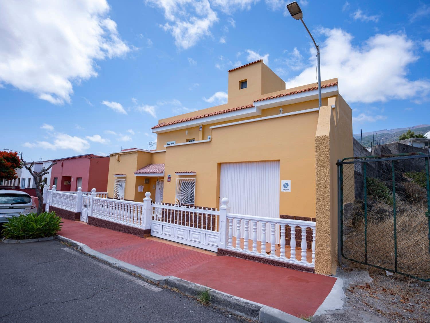 5 bedroom Villa for sale in Guimar with garage - € 469,000 (Ref: 10158054)