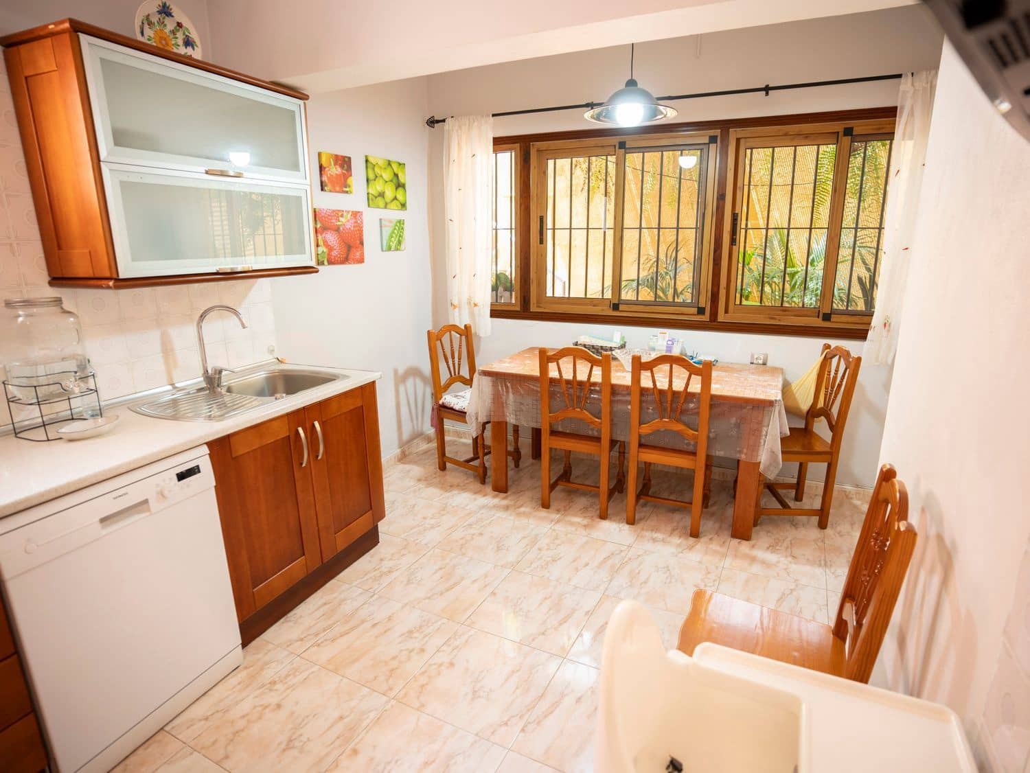 5 bedroom Villa for sale in Guimar with garage - € 469,000 (Ref: 10158054)