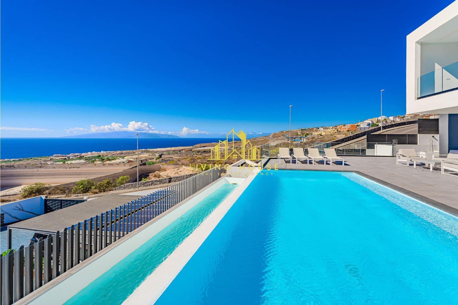 5 bedroom Villa for sale in Armenime with pool garage - € 2,190,000 (Ref: 10158059)