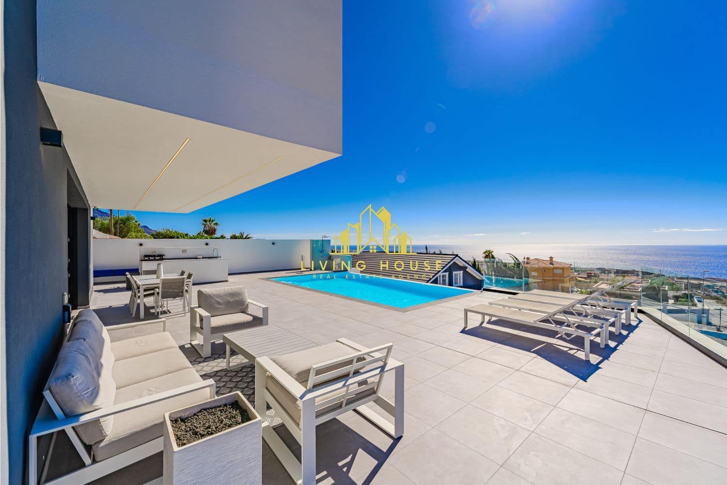 5 bedroom Villa for sale in Armenime with pool garage - € 2,190,000 (Ref: 10158059)
