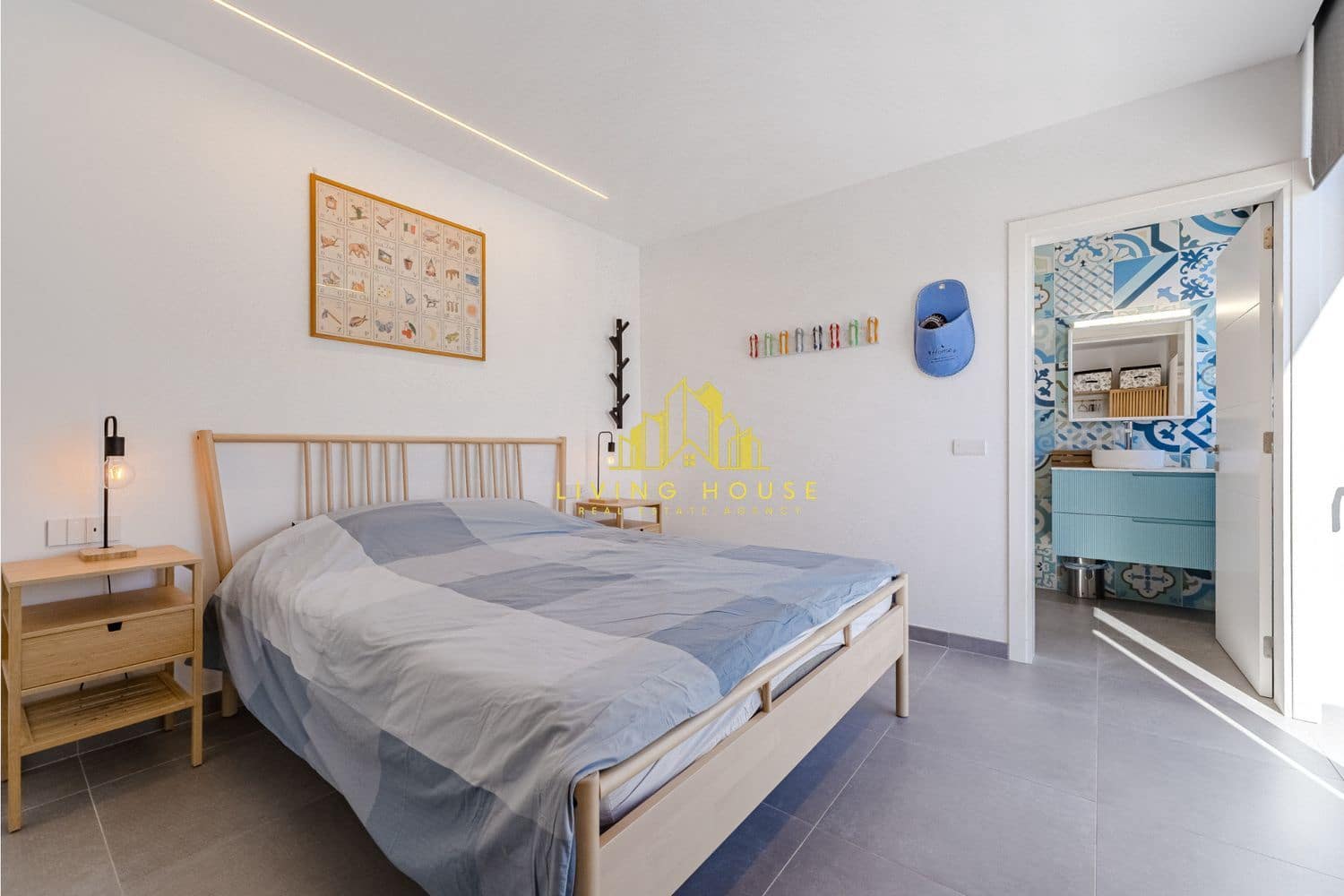 5 bedroom Villa for sale in Armenime with pool garage - € 2,190,000 (Ref: 10158059)
