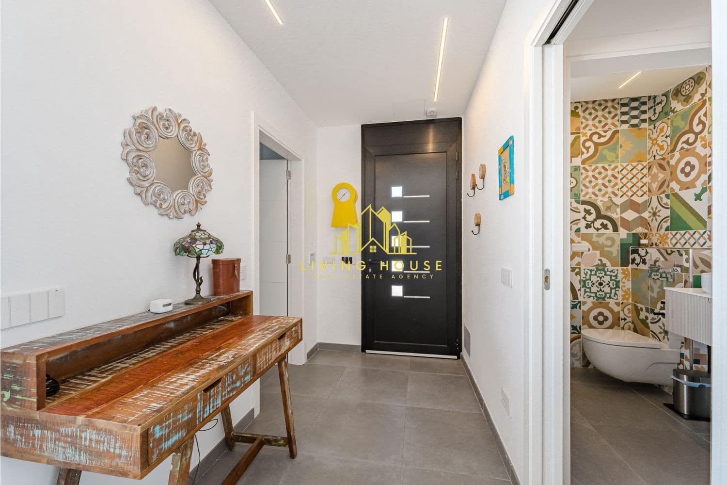 5 bedroom Villa for sale in Armenime with pool garage - € 2,190,000 (Ref: 10158059)