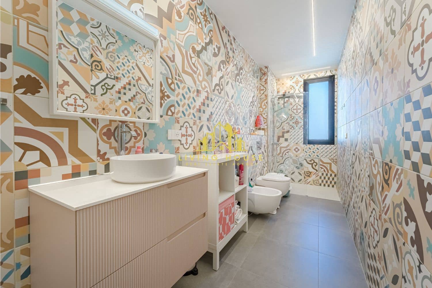 5 bedroom Villa for sale in Armenime with pool garage - € 2,190,000 (Ref: 10158059)