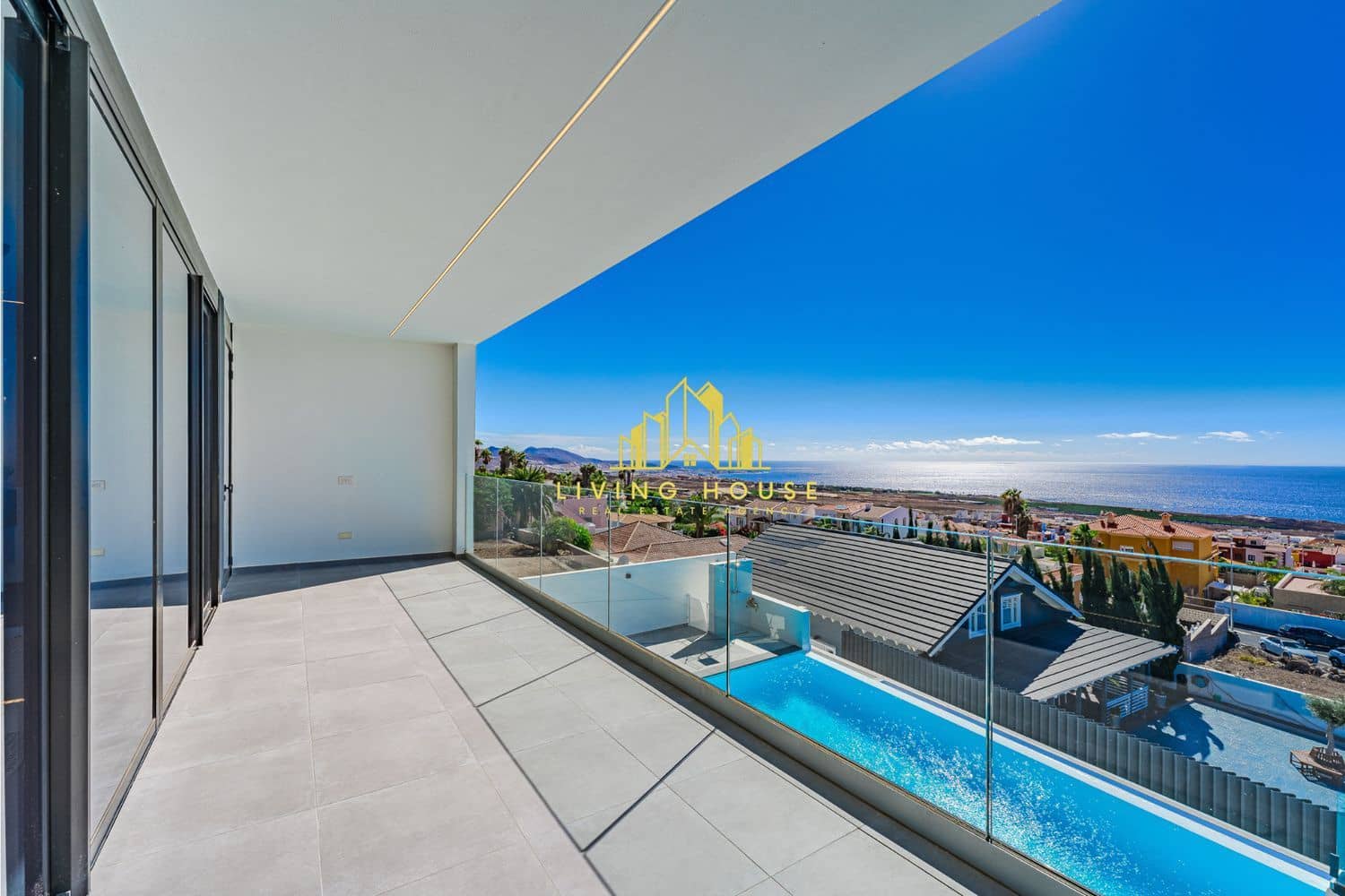 5 bedroom Villa for sale in Armenime with pool garage - € 2,190,000 (Ref: 10158059)