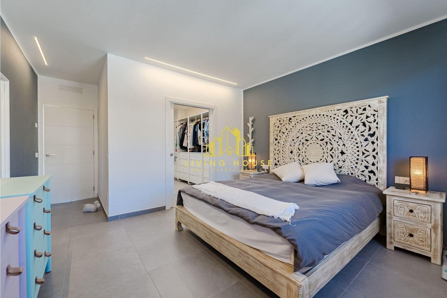 5 bedroom Villa for sale in Armenime with pool garage - € 2,190,000 (Ref: 10158059)