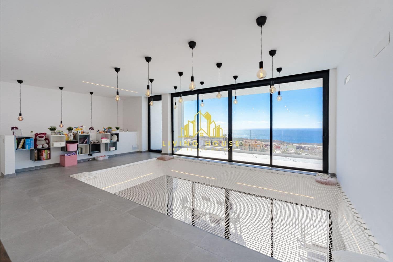 5 bedroom Villa for sale in Armenime with pool garage - € 2,190,000 (Ref: 10158059)