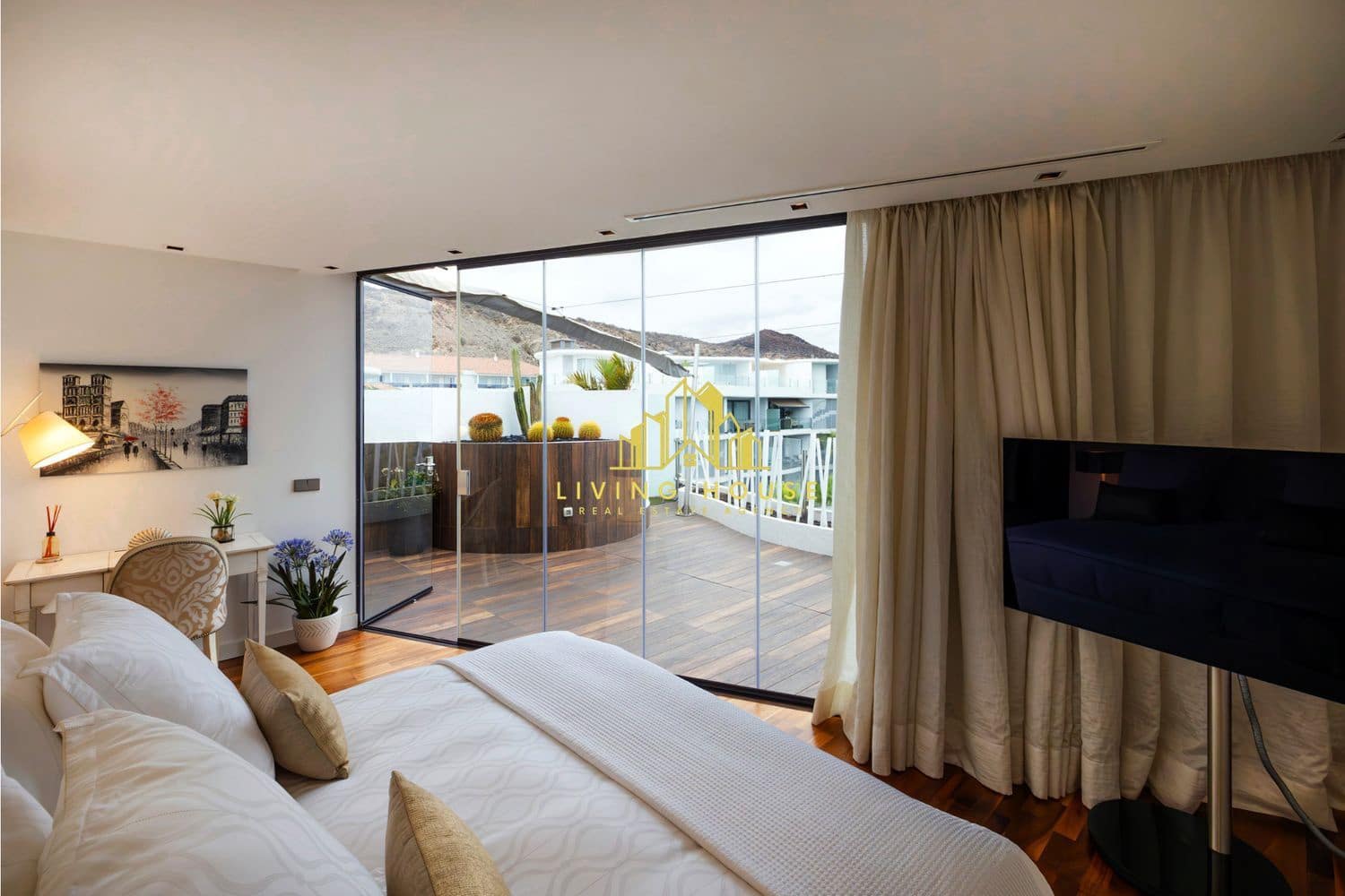2 bedroom Apartment for sale in Palm-Mar with pool garage - € 745,000 (Ref: 10158060)