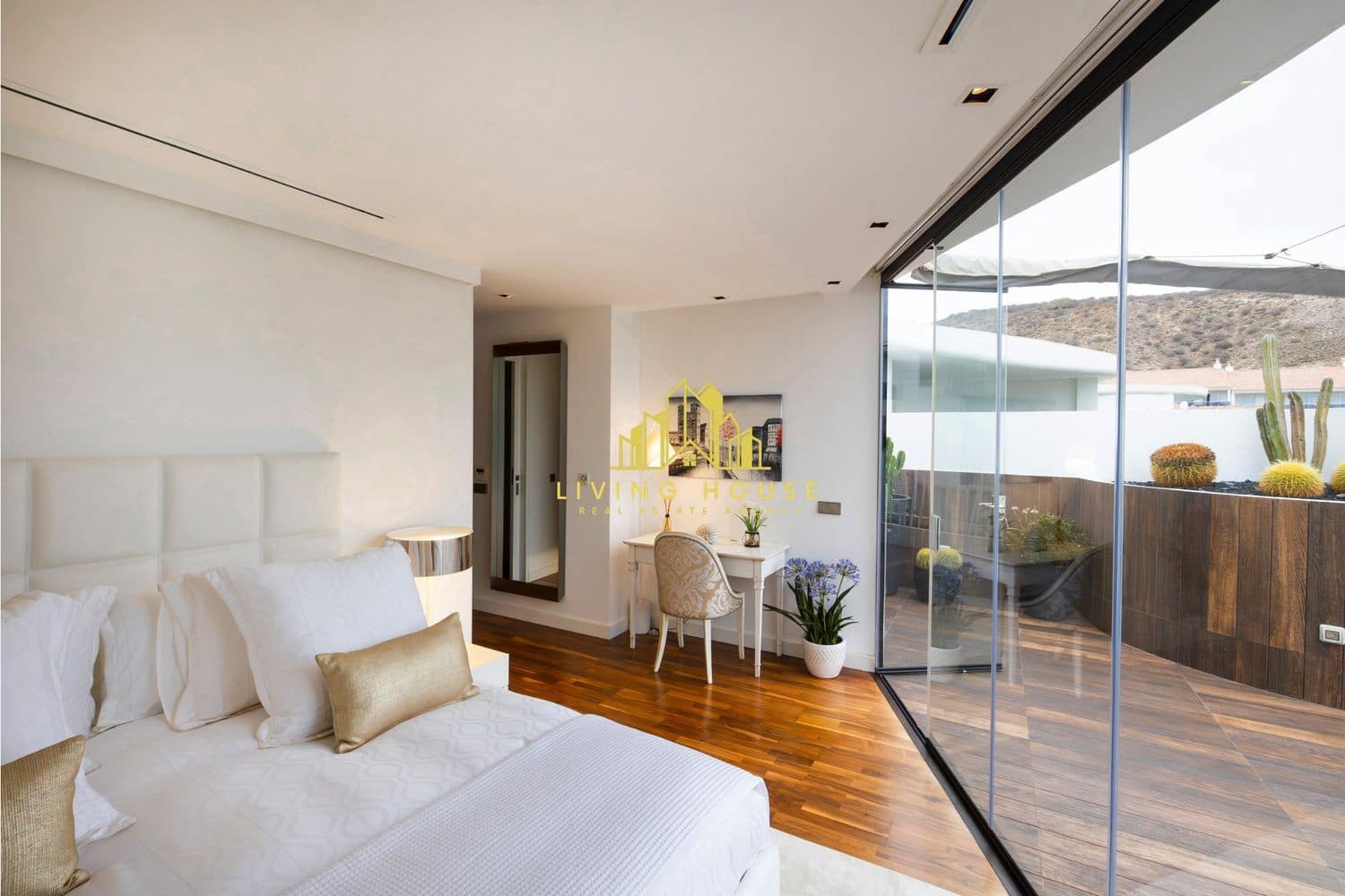 2 bedroom Apartment for sale in Palm-Mar with pool garage - € 745,000 (Ref: 10158060)