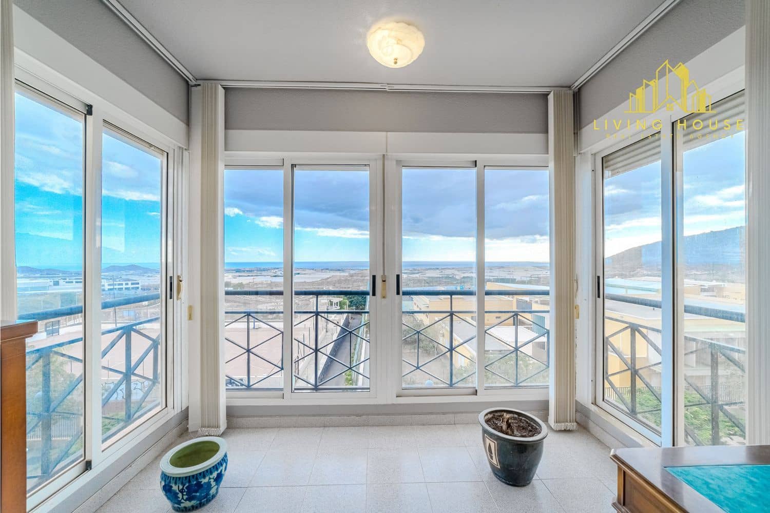 2 soverom Leilighet til salgs i Arona med svømmebasseng garasje - € 311 000 (Ref: 10158062)