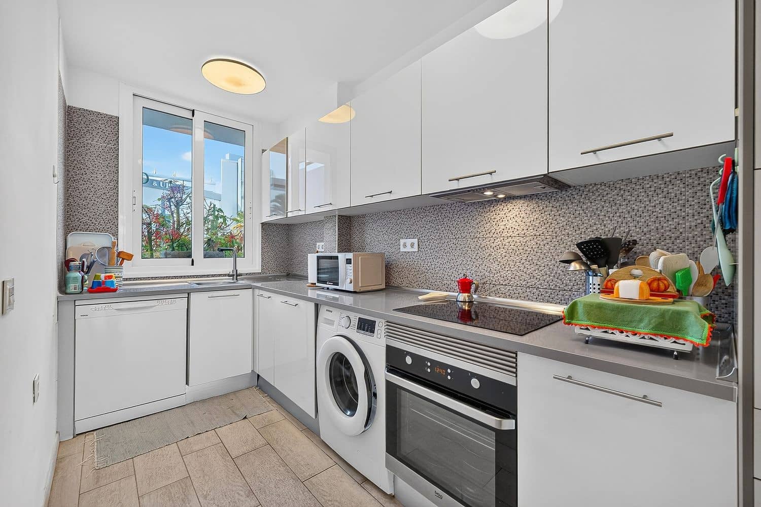 2 soverom Leilighet til salgs i Playa de las Americas med svømmebasseng garasje - € 460 000 (Ref: 10158066)