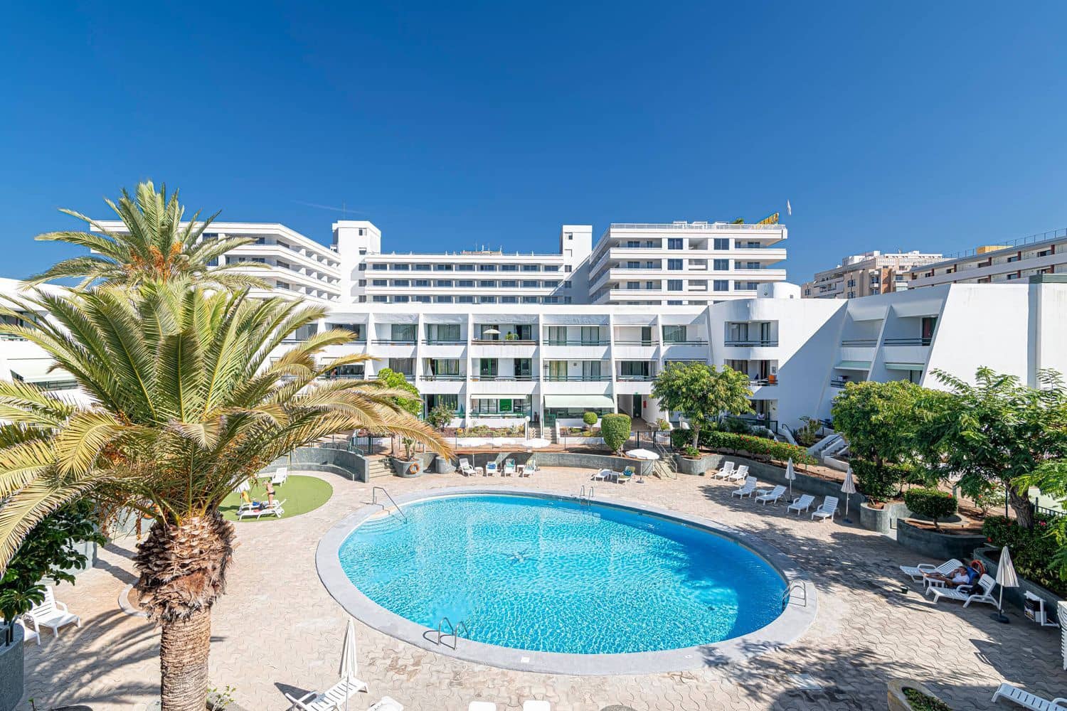 2 soverom Leilighet til salgs i Playa de las Americas med svømmebasseng garasje - € 460 000 (Ref: 10158066)