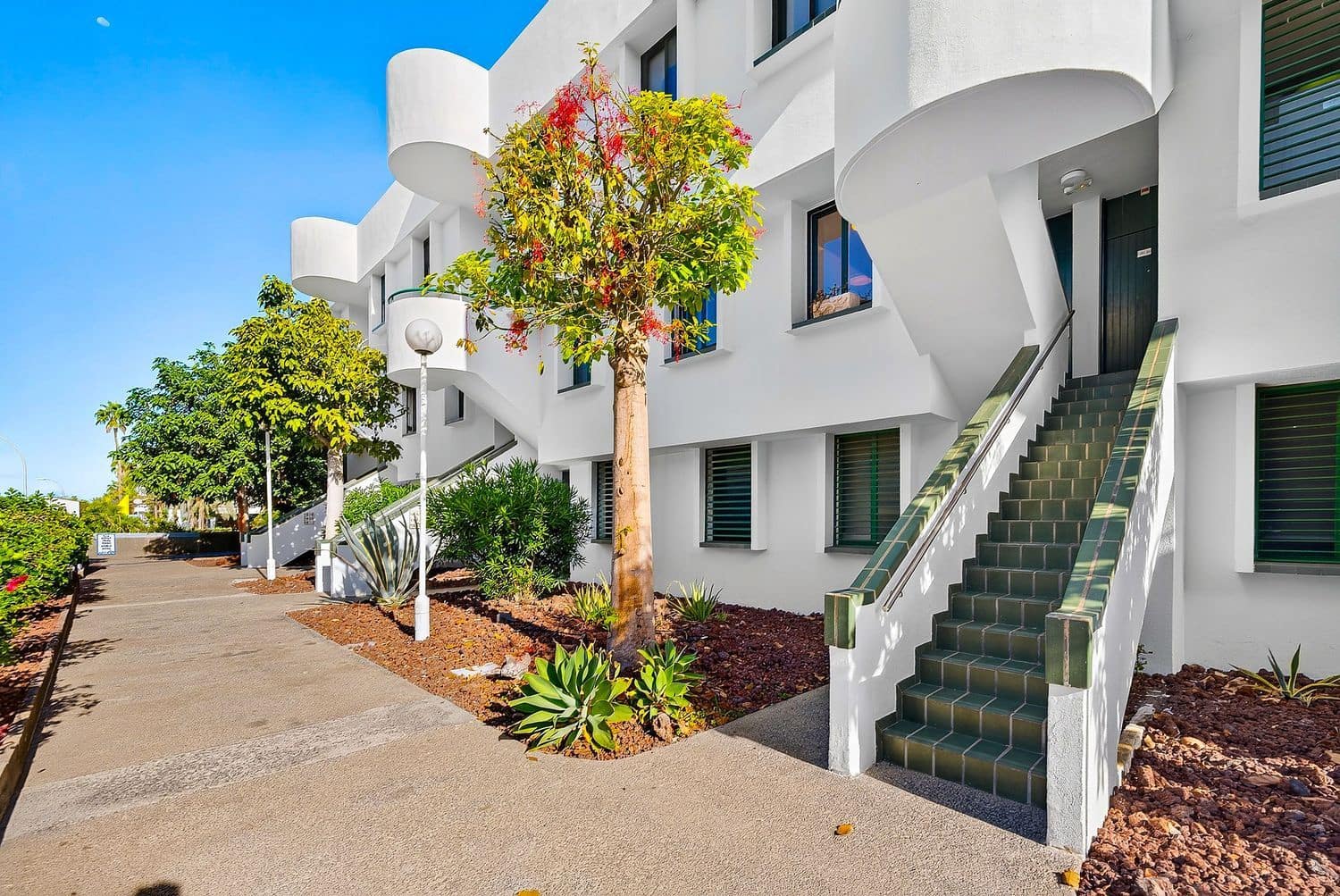 2 soverom Leilighet til salgs i Playa de las Americas med svømmebasseng garasje - € 460 000 (Ref: 10158066)
