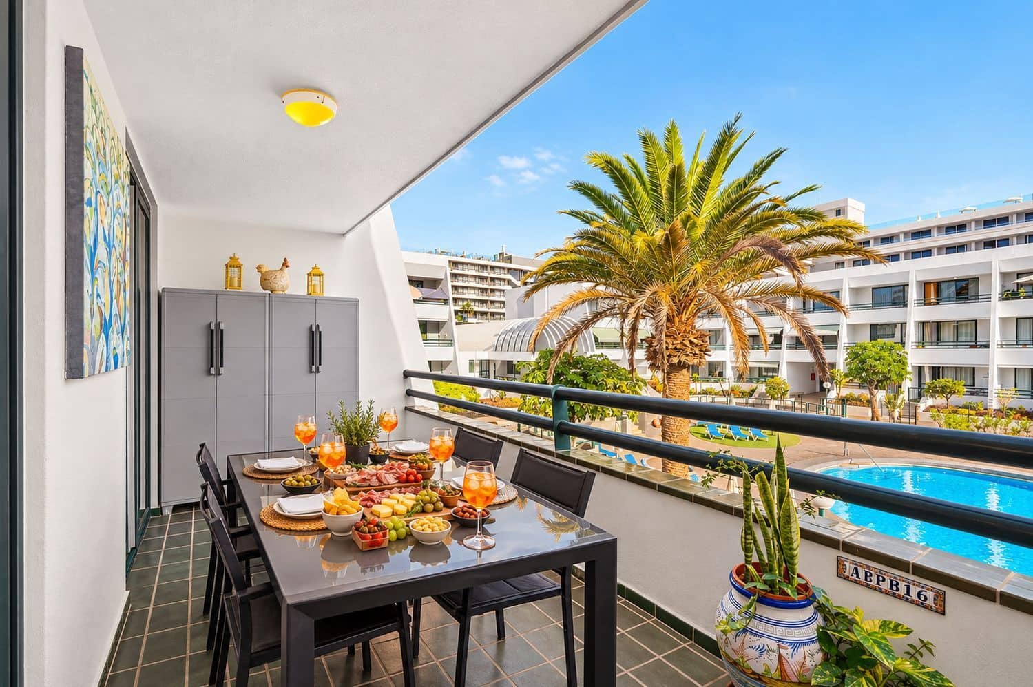 2 soverom Leilighet til salgs i Playa de las Americas med svømmebasseng garasje - € 460 000 (Ref: 10158066)