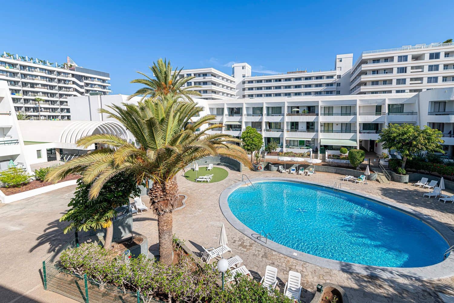 2 soverom Leilighet til salgs i Playa de las Americas med svømmebasseng garasje - € 460 000 (Ref: 10158066)