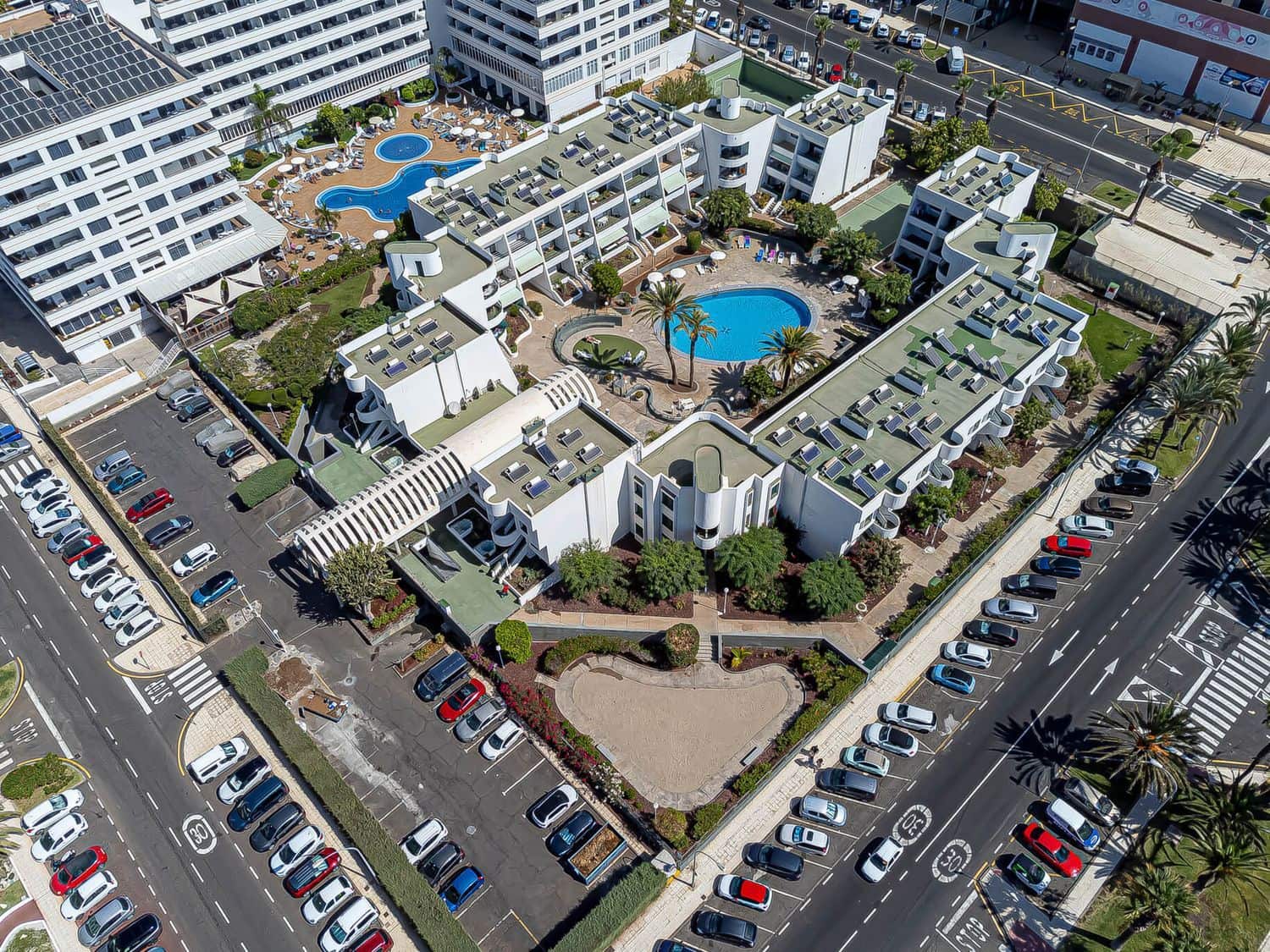 2 soverom Leilighet til salgs i Playa de las Americas med svømmebasseng garasje - € 460 000 (Ref: 10158066)