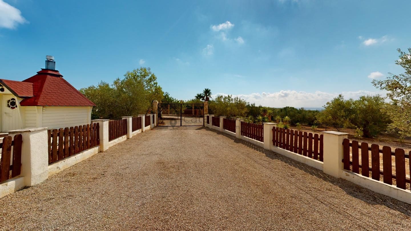 4 soverom Finca/Herregård til salgs i El Perello med svømmebasseng garasje - € 485 000 (Ref: 10153787)