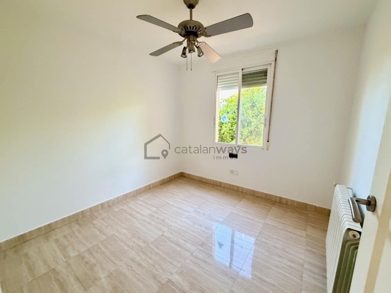 5 bedroom Villa for sale in Tortosa with pool garage - € 360,000 (Ref: 10163331)