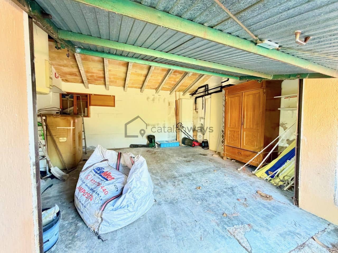 5 bedroom Villa for sale in Tortosa with pool garage - € 360,000 (Ref: 10163331)