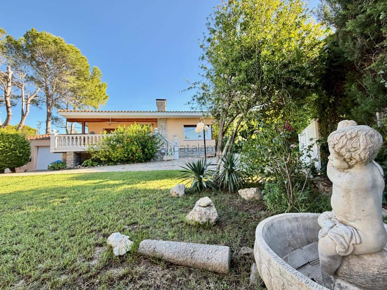 5 bedroom Villa for sale in Tortosa with pool garage - € 360,000 (Ref: 10163331)