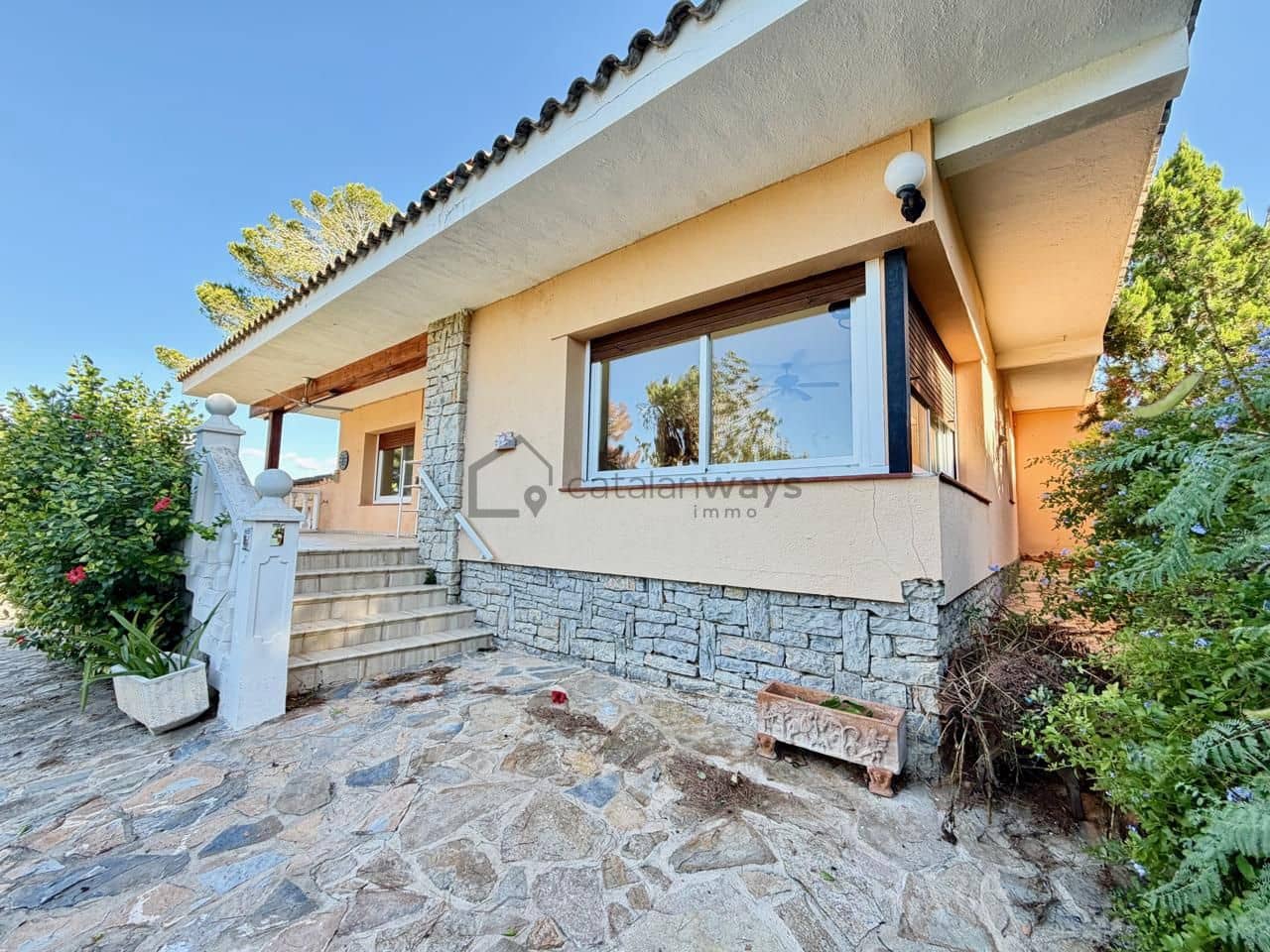 5 bedroom Villa for sale in Tortosa with pool garage - € 360,000 (Ref: 10163331)