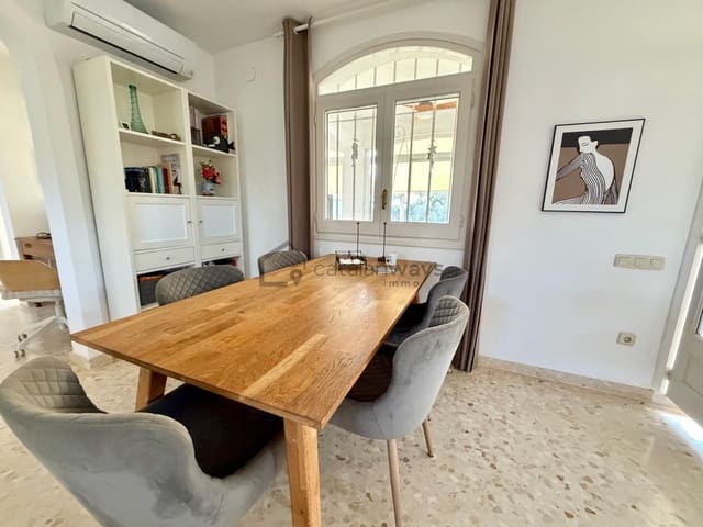 Chalet de 3 habitaciones en L'Ampolla en venta con piscina garaje - 439.000 € (Ref: 10172850)