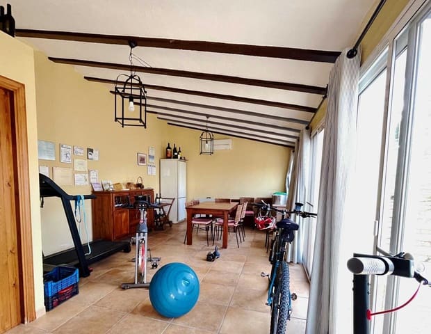 4 bedroom Villa for sale in El Perelló with garage - € 315,000 (Ref: 8444443)