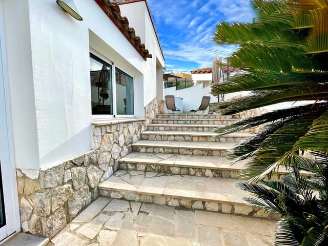 4 bedroom Villa for sale in El Perelló with garage - € 315,000 (Ref: 8444443)