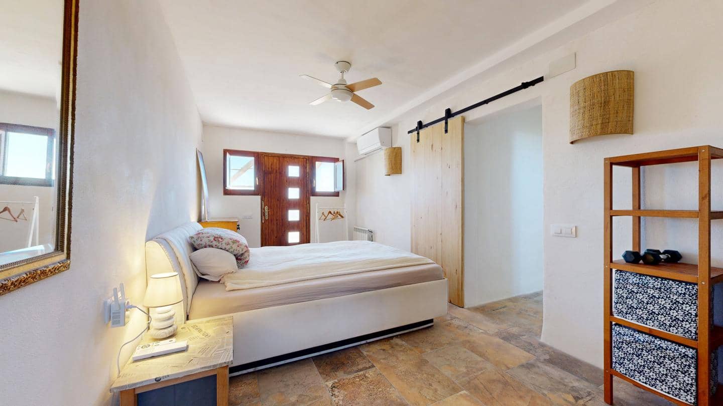 9 soveværelse Finca/Landehus til salg i L'Aldea med swimmingpool - € 650.000 (Ref: 8866467)