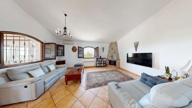 3 bedroom Finca/Country House for sale in El Perelló with pool - € 465,000 (Ref: 9130186)