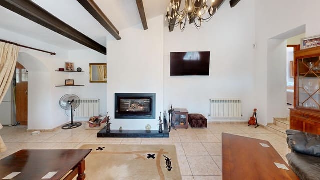 5 bedroom Villa for sale in El Perelló with pool - € 550,000 (Ref: 9158113)