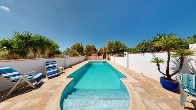 5 bedroom Villa for sale in El Perelló with pool - € 550,000 (Ref: 9158113)