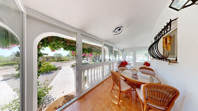 5 bedroom Villa for sale in El Perelló with pool - € 550,000 (Ref: 9158113)