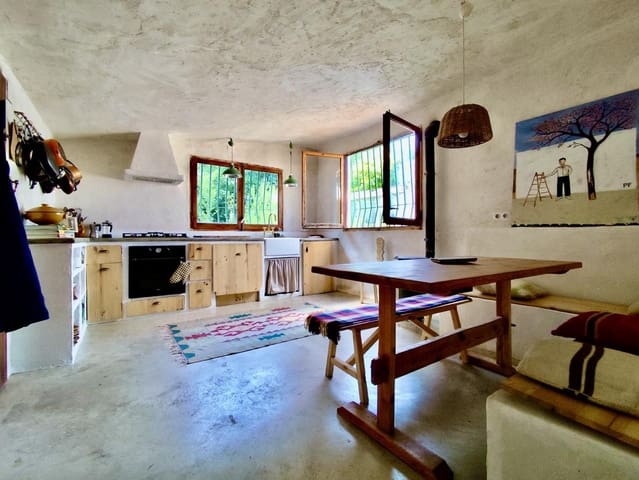 4 bedroom Finca/Country House for sale in Castellet i la Gornal - € 380,000 (Ref: 9270545)