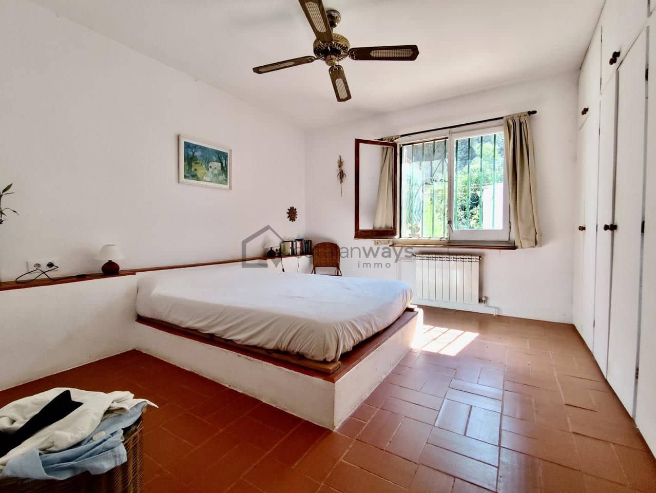 4 bedroom Finca/Country House for sale in Castellet i la Gornal - € 349,000 (Ref: 9270545)