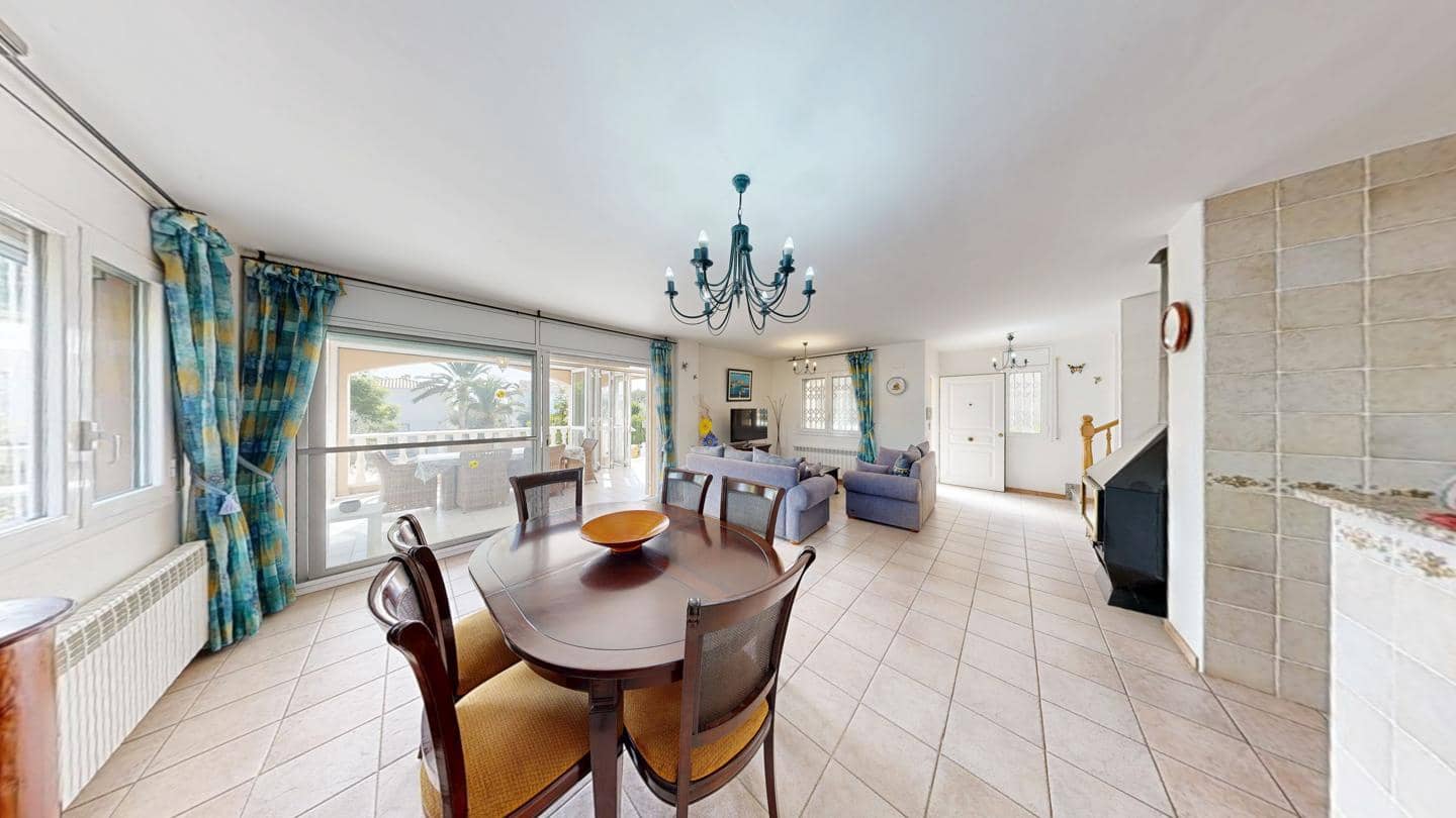 4 soverom Villa til salgs i L'Ampolla med svømmebasseng garasje - € 550 000 (Ref: 9301503)