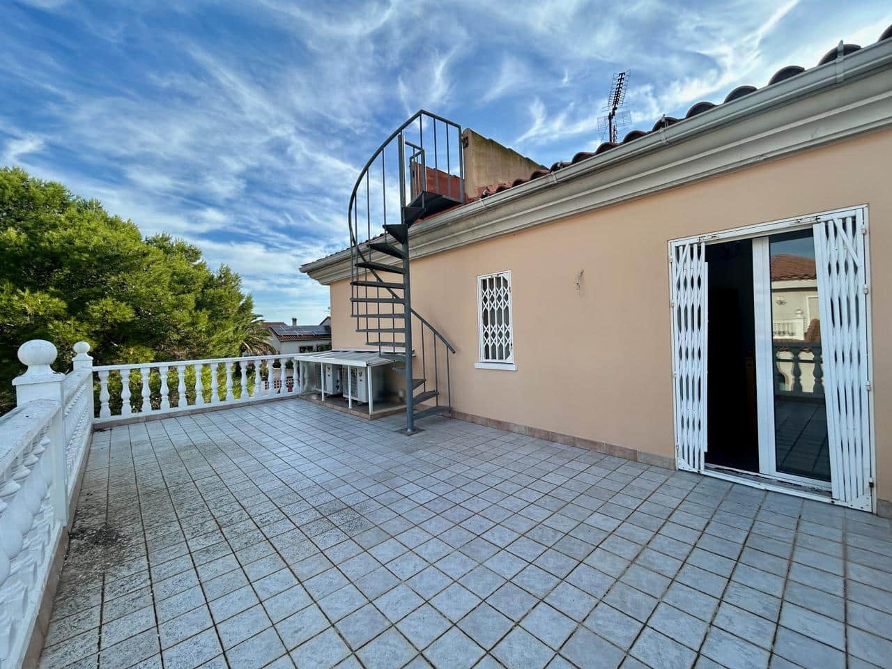 4 soverom Villa til salgs i L'Ampolla med svømmebasseng garasje - € 550 000 (Ref: 9301503)