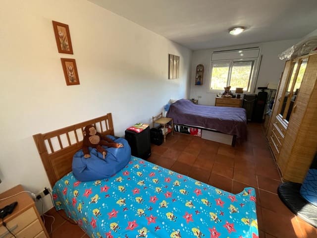 4 slaapkamer Villa te koop in L'Ametlla de Mar met zwembad - € 265.000 (Ref: 9596854)