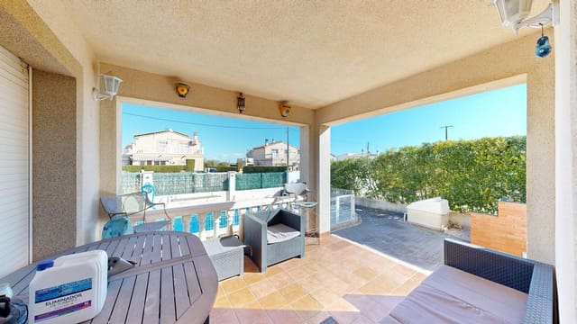 4 slaapkamer Villa te koop in L'Ametlla de Mar met zwembad - € 265.000 (Ref: 9596854)