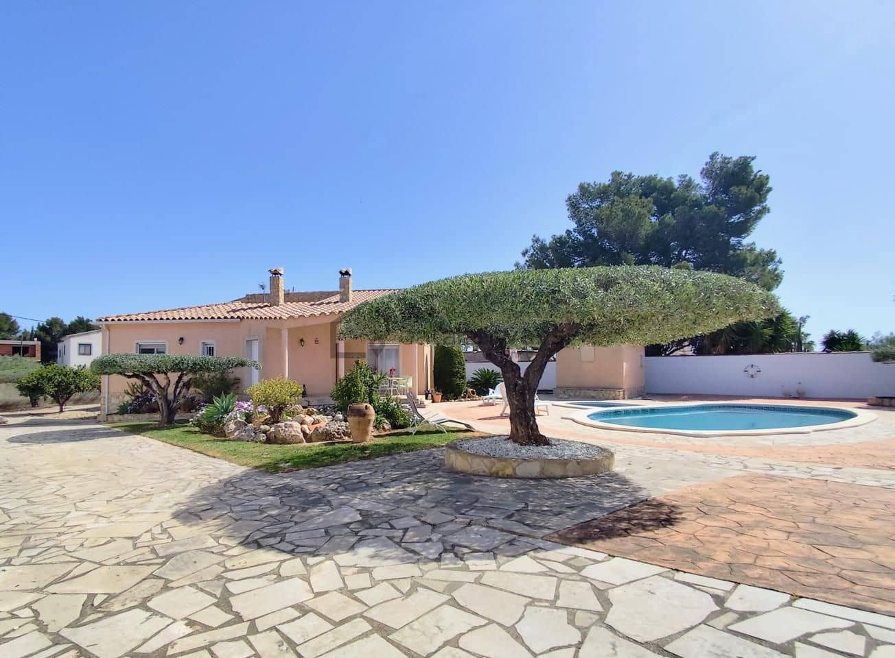 3 makuuhuone Huvila myytävänä paikassa L'Ametlla de Mar mukana uima-altaan 
autotalli - 380 000 € (Ref: 9776890)