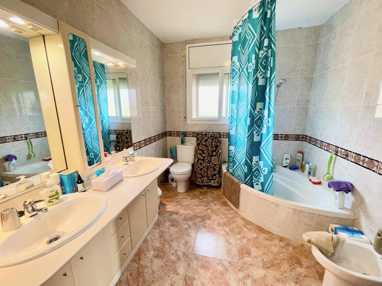 3 makuuhuone Huvila myytävänä paikassa L'Ametlla de Mar mukana uima-altaan 
autotalli - 380 000 € (Ref: 9776890)