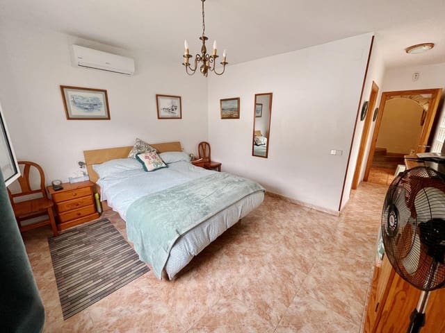 3 makuuhuone Huvila myytävänä paikassa L'Ametlla de Mar mukana uima-altaan 
autotalli - 380 000 € (Ref: 9776890)