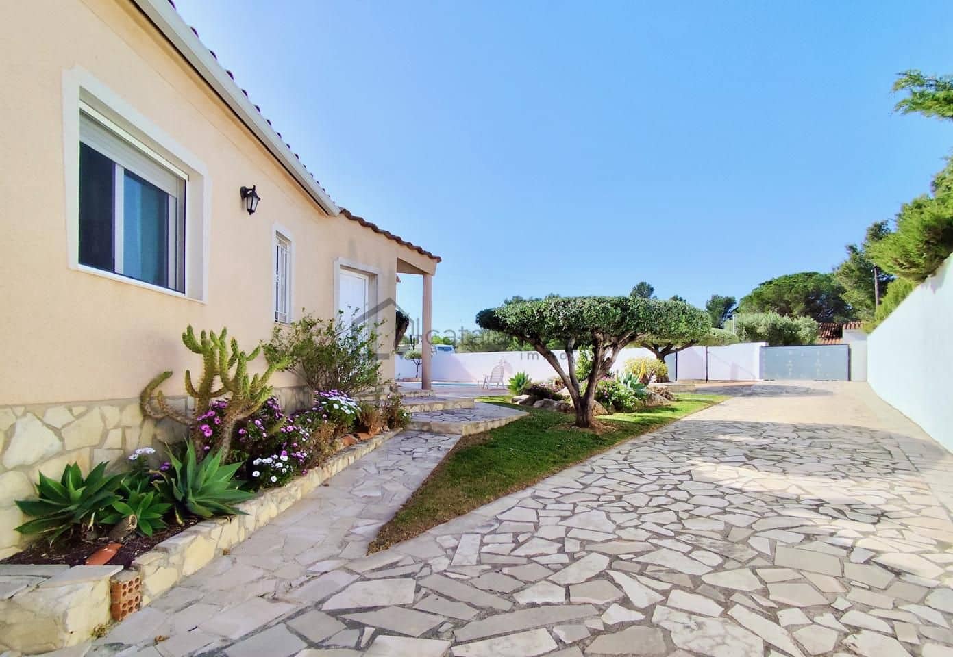 3 makuuhuone Huvila myytävänä paikassa L'Ametlla de Mar mukana uima-altaan 
autotalli - 380 000 € (Ref: 9776890)