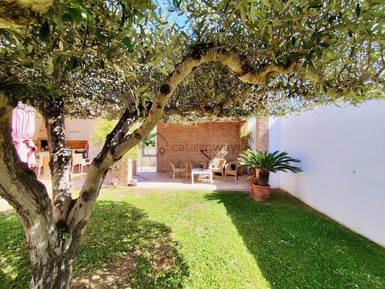 3 makuuhuone Huvila myytävänä paikassa L'Ametlla de Mar mukana uima-altaan 
autotalli - 380 000 € (Ref: 9776890)