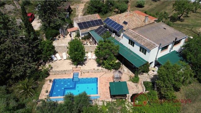11 soveværelse Finca/Landehus til salg i Rasquera med swimmingpool - € 730.000 (Ref: 9854395)