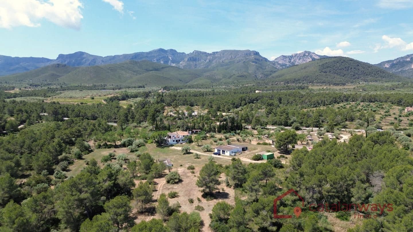 11 soveværelse Finca/Landehus til salg i Rasquera med swimmingpool - € 730.000 (Ref: 9854395)