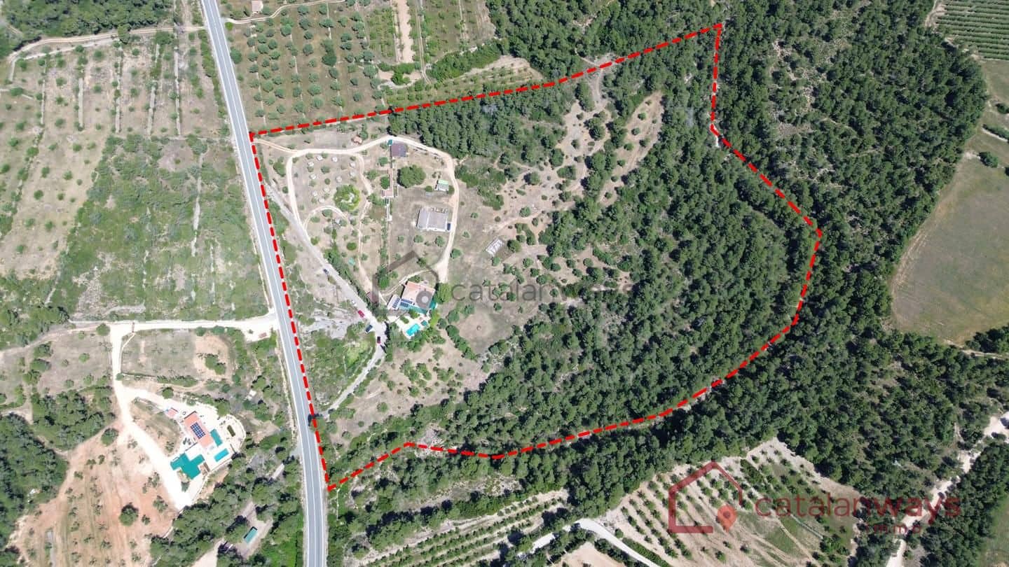 11 soveværelse Finca/Landehus til salg i Rasquera med swimmingpool - € 730.000 (Ref: 9854395)