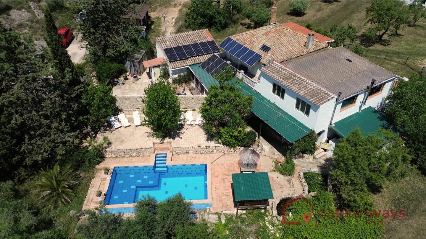 11 soveværelse Finca/Landehus til salg i Rasquera med swimmingpool - € 730.000 (Ref: 9854395)